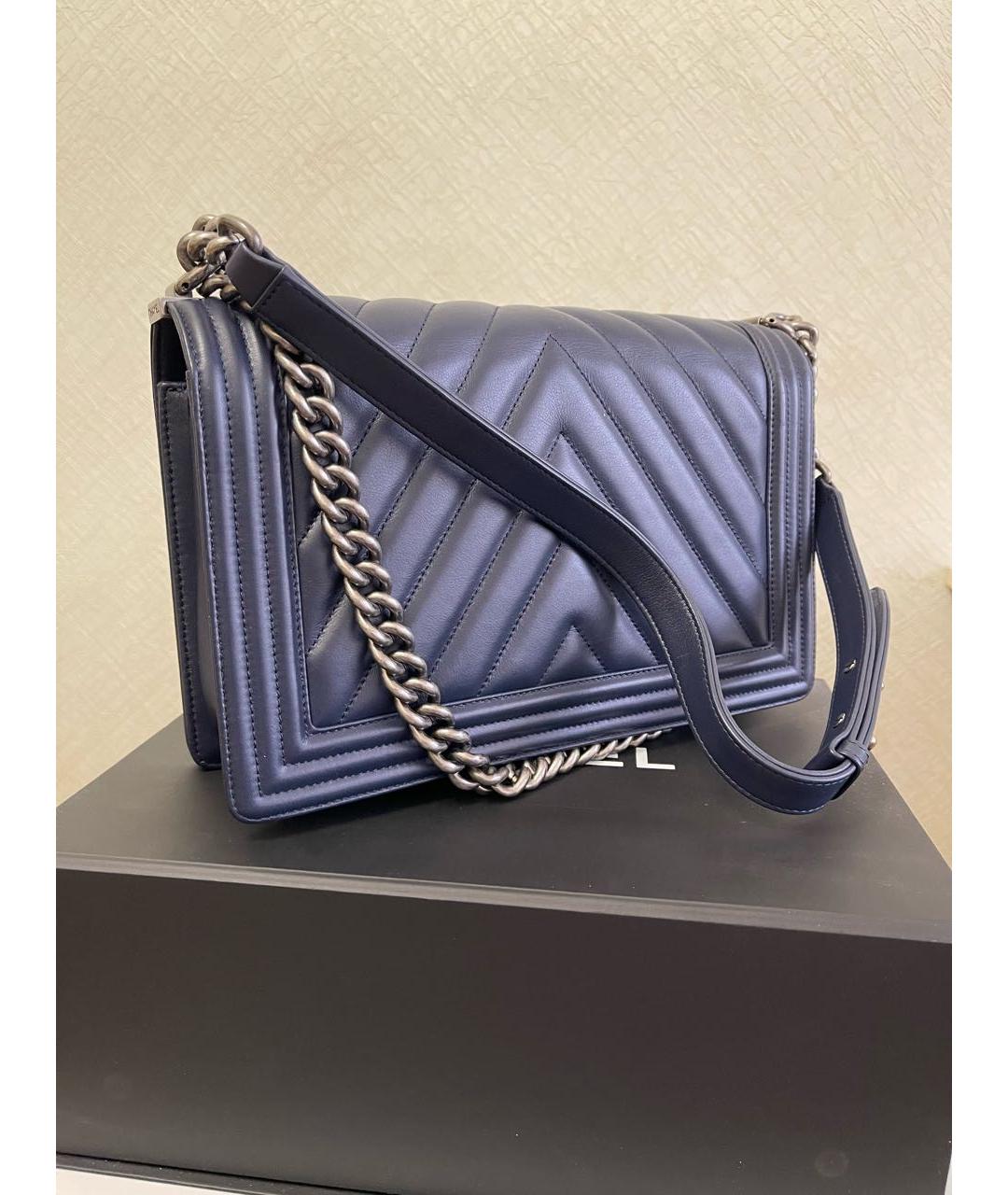 CHANEL Темно-синяя кожаная сумка через плечо, фото 3