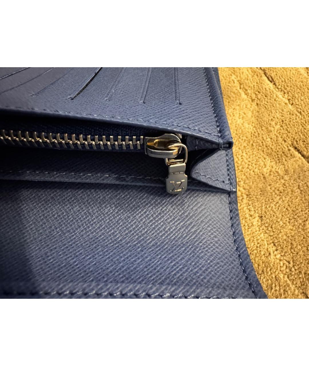 LOUIS VUITTON Темно-синий кожаный кошелек, фото 5