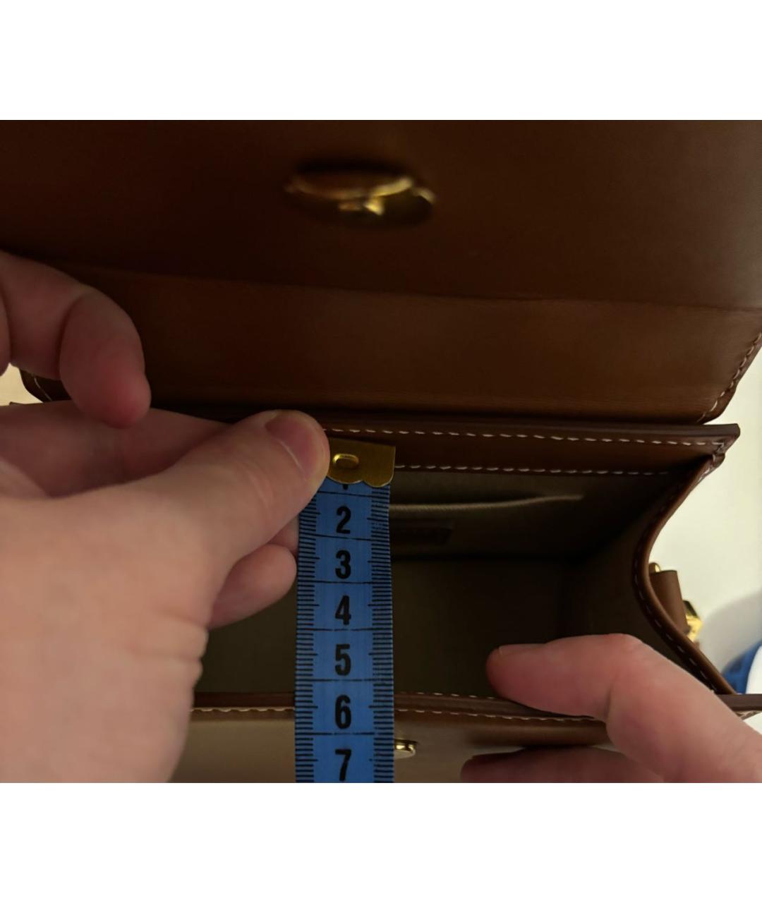 JACQUEMUS Коричневая кожаная сумка с короткими ручками, фото 6