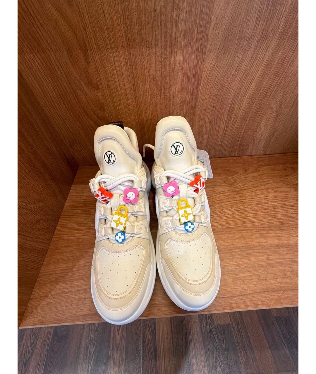 LOUIS VUITTON Бежевые кожаные кроссовки, фото 2