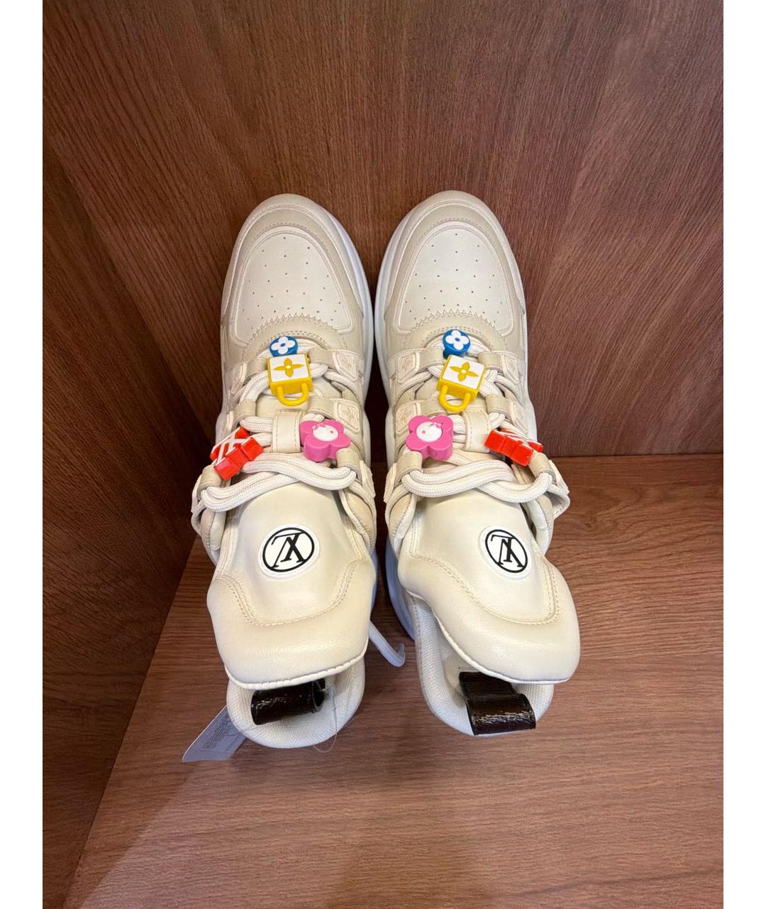 LOUIS VUITTON Бежевые кожаные кроссовки, фото 3