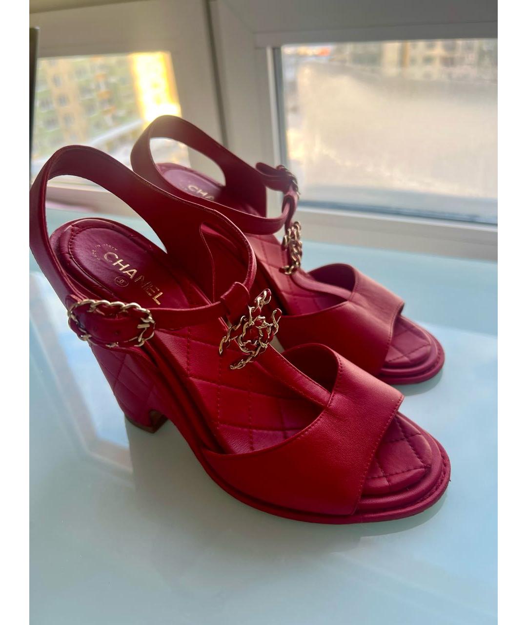 CHANEL Красные кожаные босоножки, фото 2