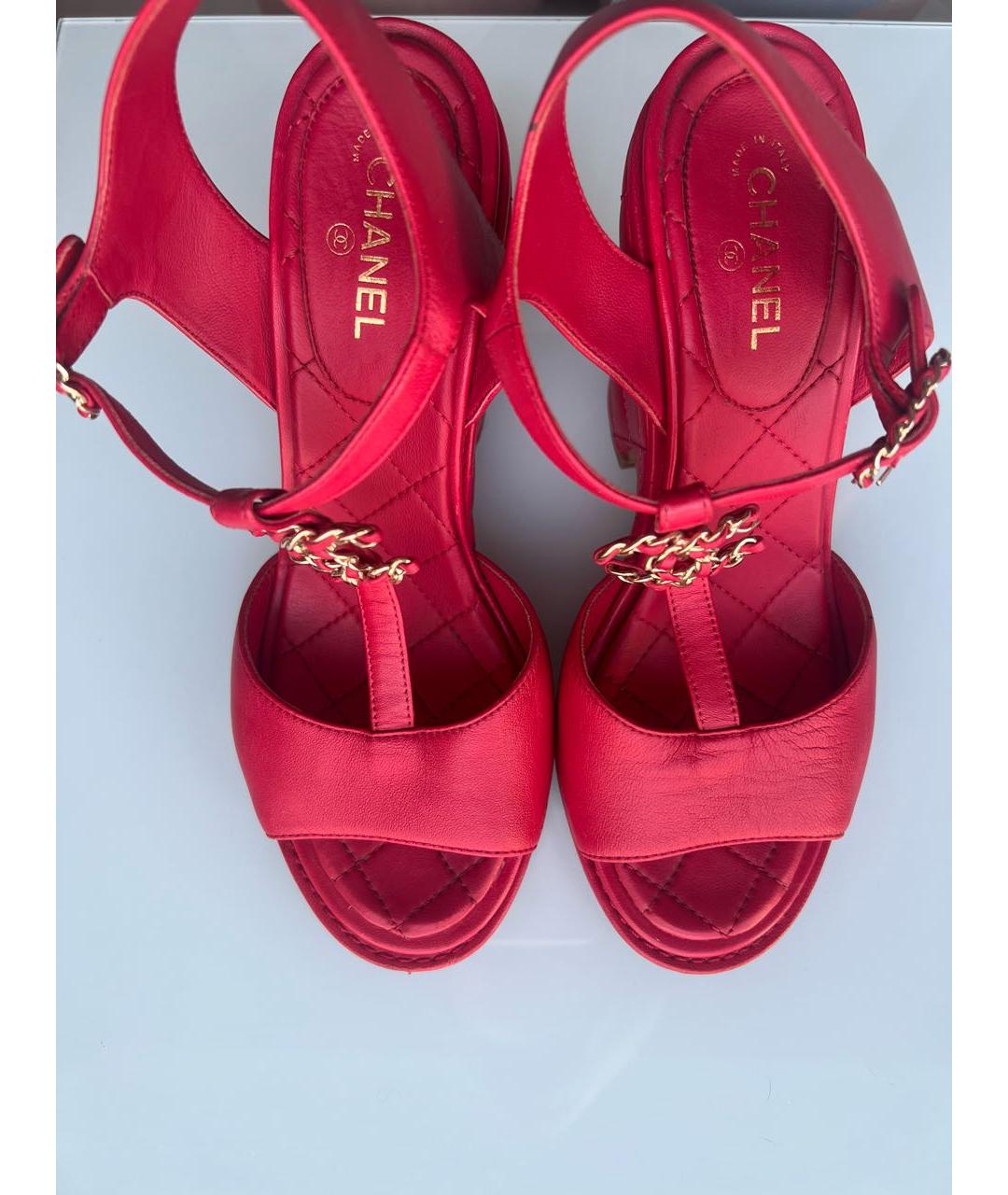 CHANEL Красные кожаные босоножки, фото 3