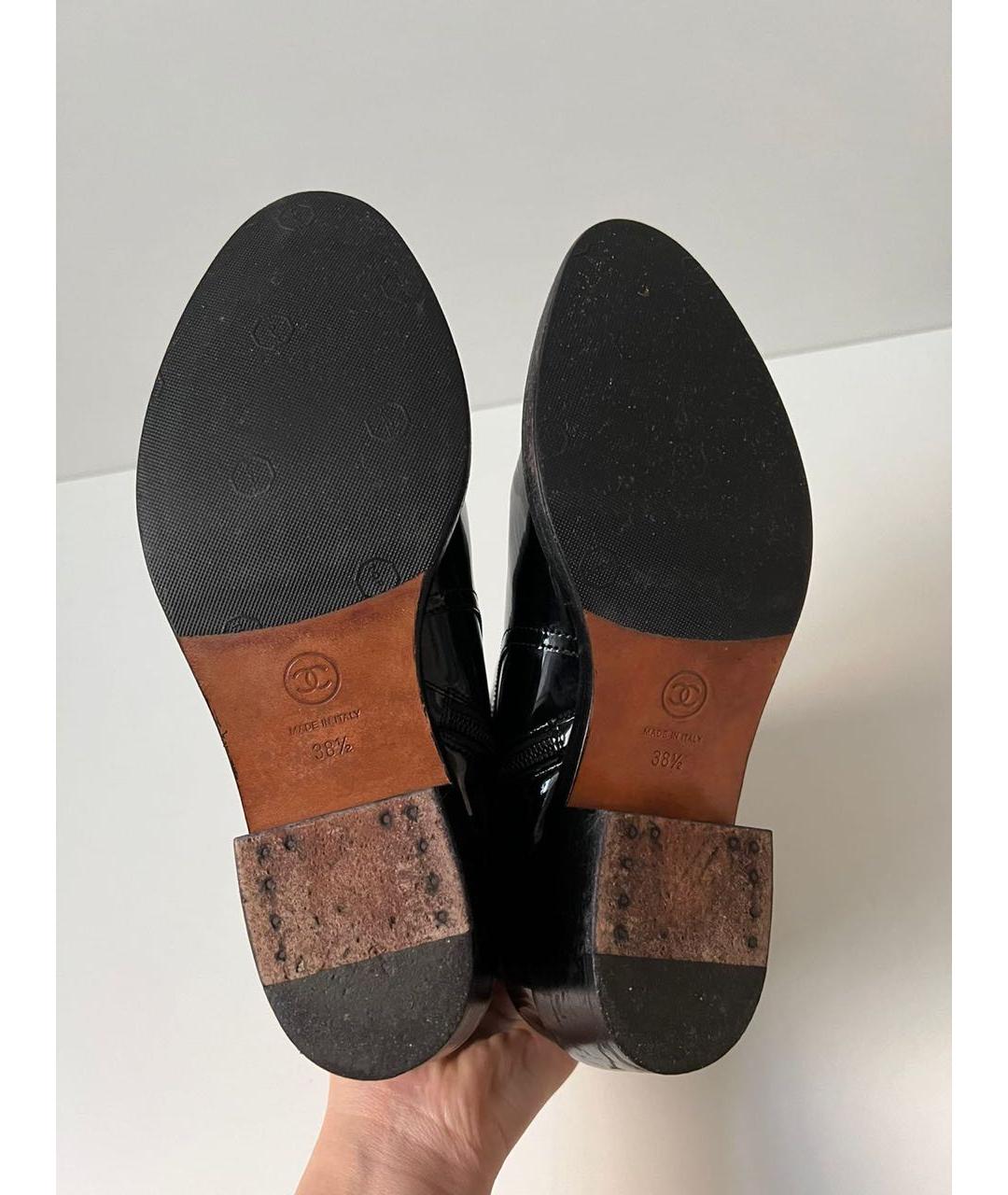 CHANEL Черные полусапоги из лакированной кожи, фото 6