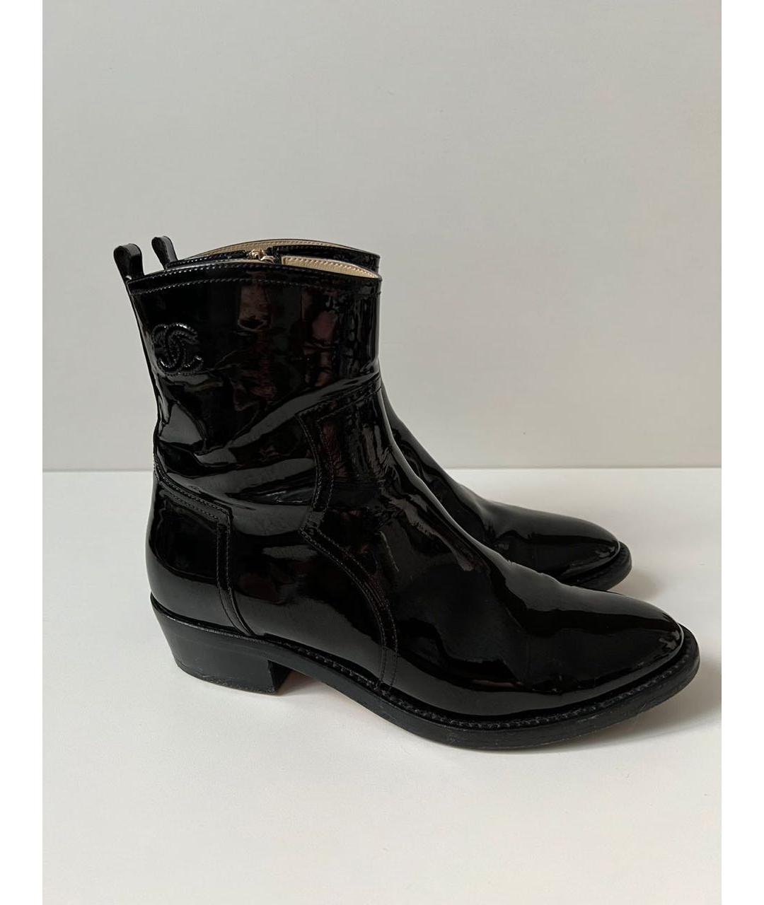 CHANEL Черные полусапоги из лакированной кожи, фото 9