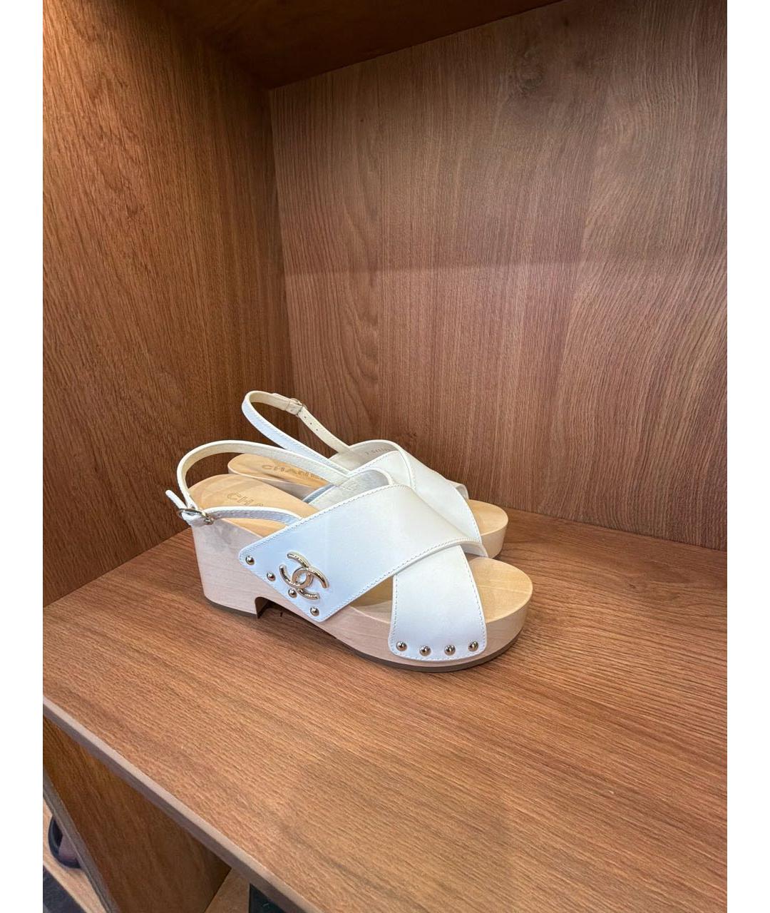 CHANEL Белые кожаные босоножки, фото 5