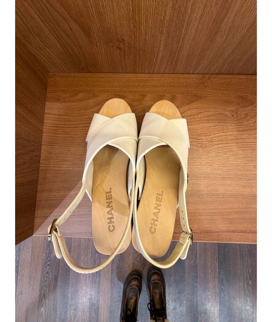 CHANEL Белые кожаные босоножки, фото 3