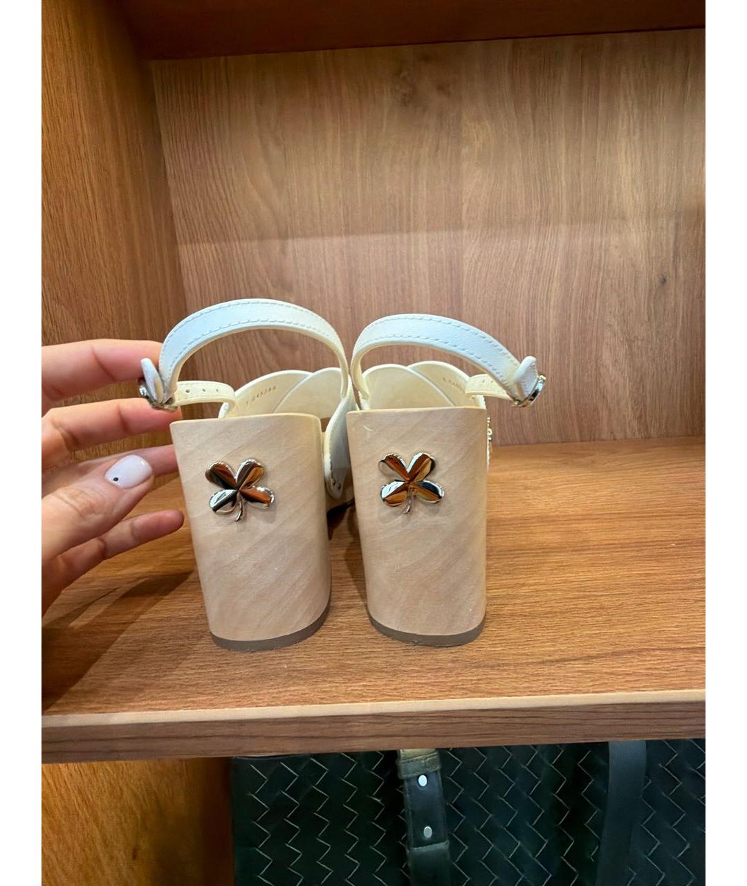 CHANEL Белые кожаные босоножки, фото 4