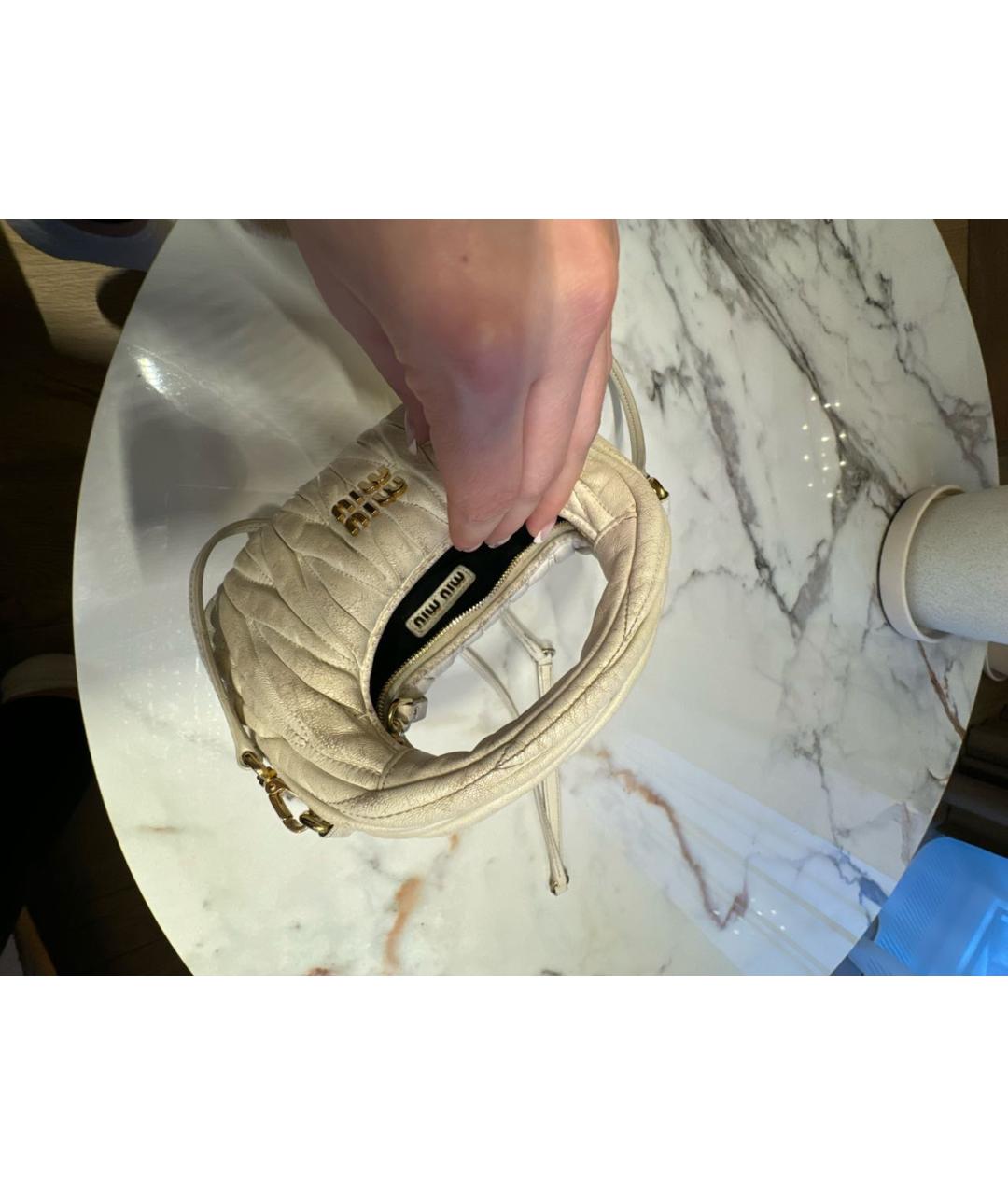 MIU MIU Белая кожаная сумка с короткими ручками, фото 4