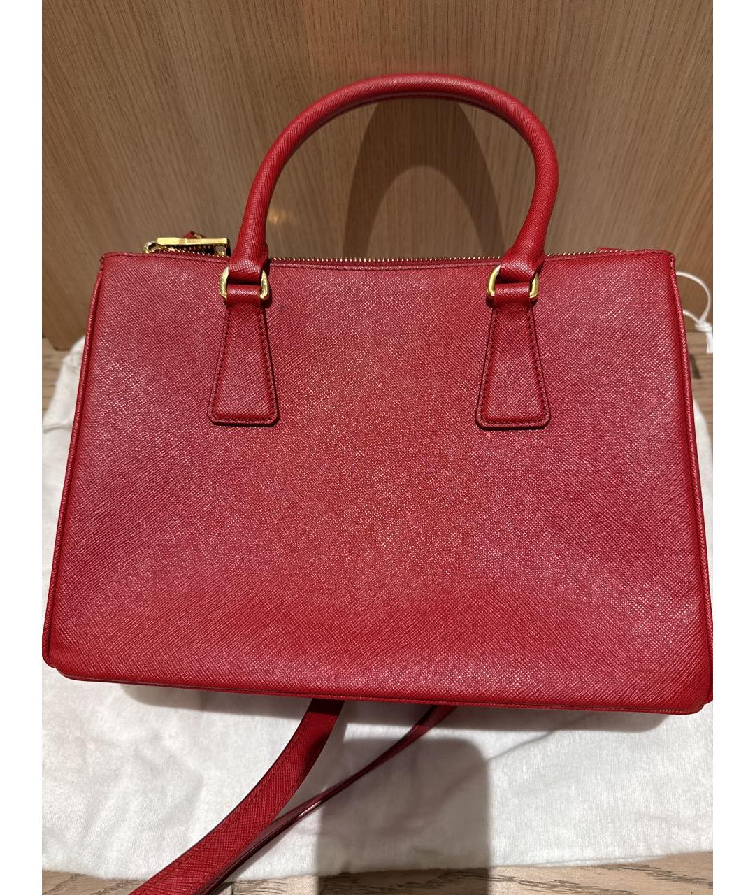PRADA Красная кожаная сумка с короткими ручками, фото 3