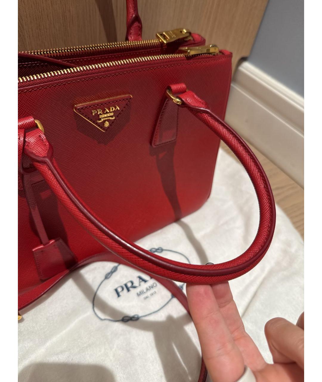 PRADA Красная кожаная сумка с короткими ручками, фото 2