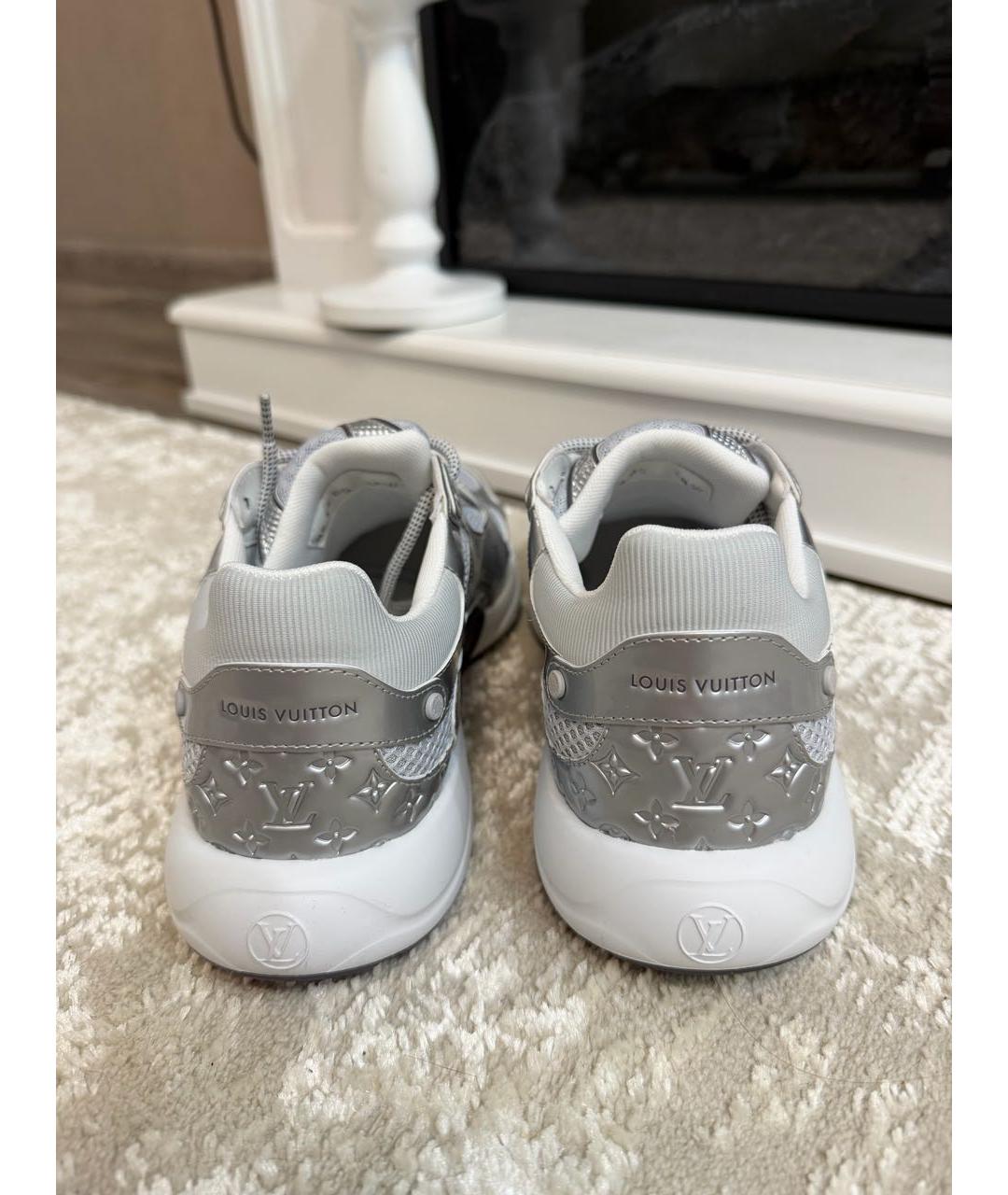 LOUIS VUITTON Серебряные текстильные кроссовки, фото 4