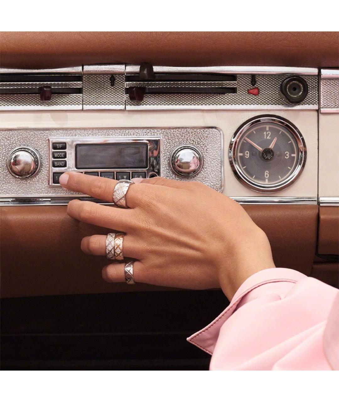 CHANEL Бежевое кольцо из желтого золота, фото 4