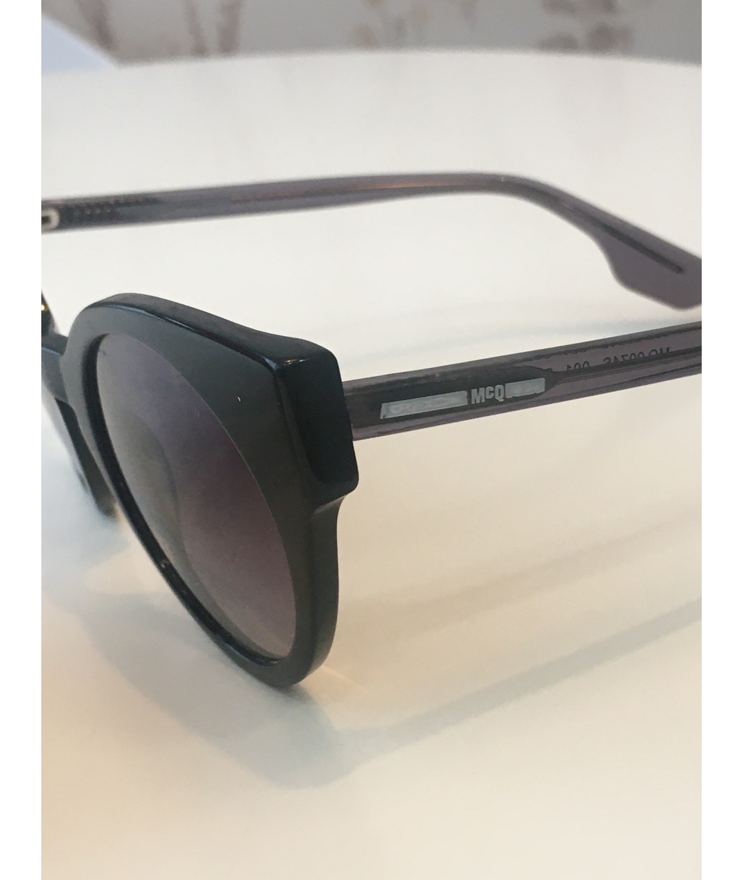 MCQ ALEXANDER MCQUEEN Черные пластиковые солнцезащитные очки, фото 3