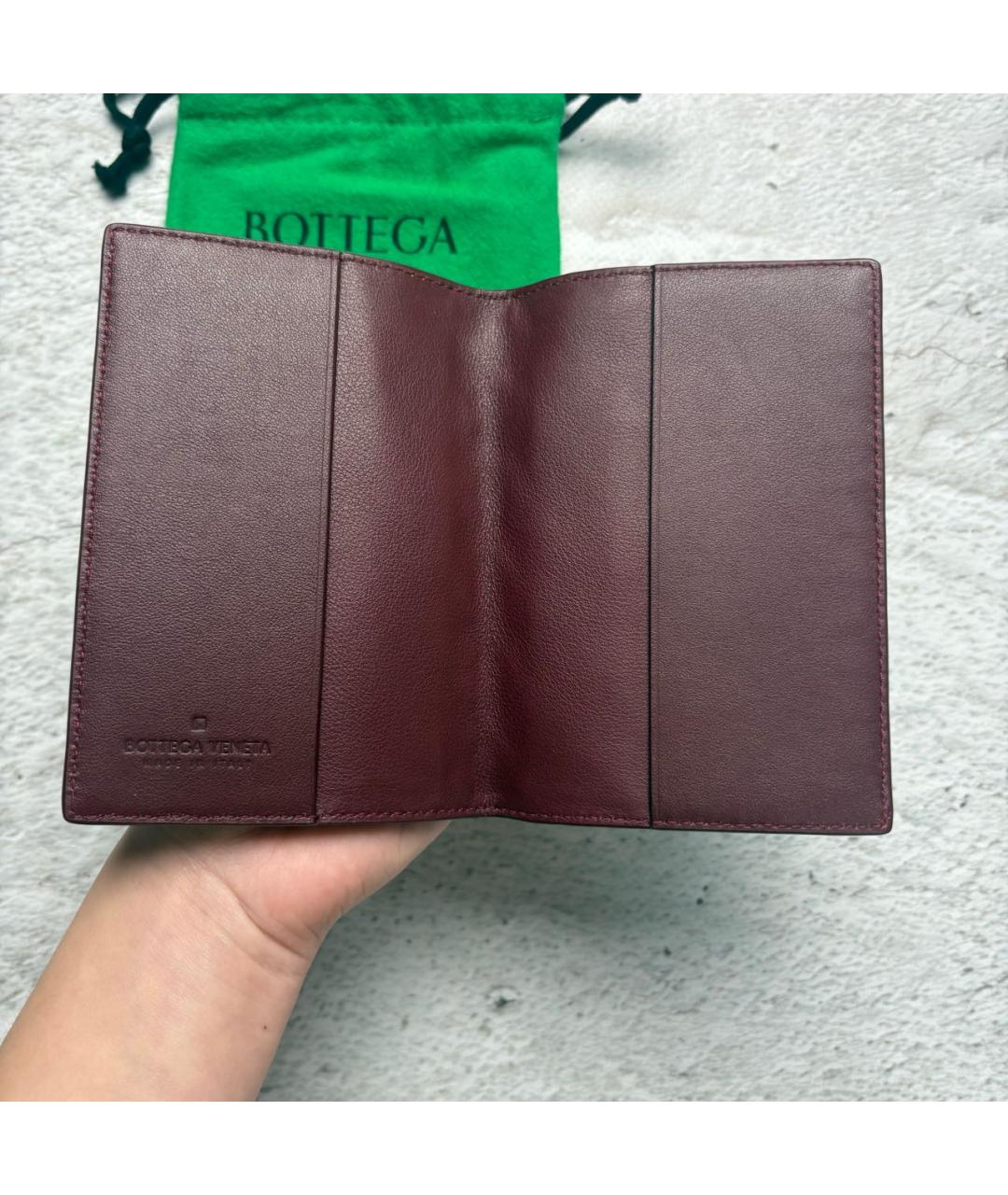 BOTTEGA VENETA Бордовый кожаный кошелек, фото 3