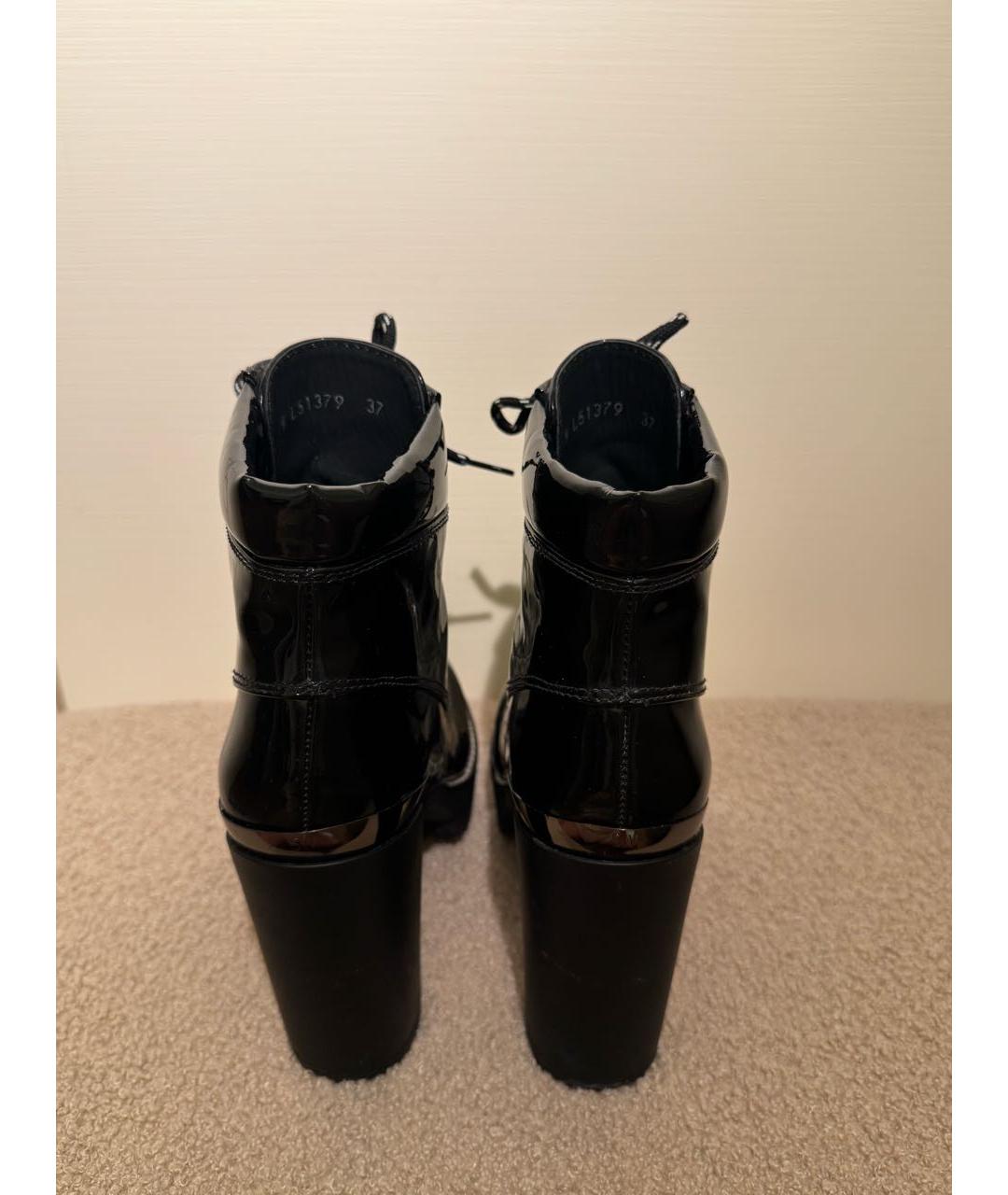 STUART WEITZMAN Черные ботильоны из лакированной кожи, фото 4