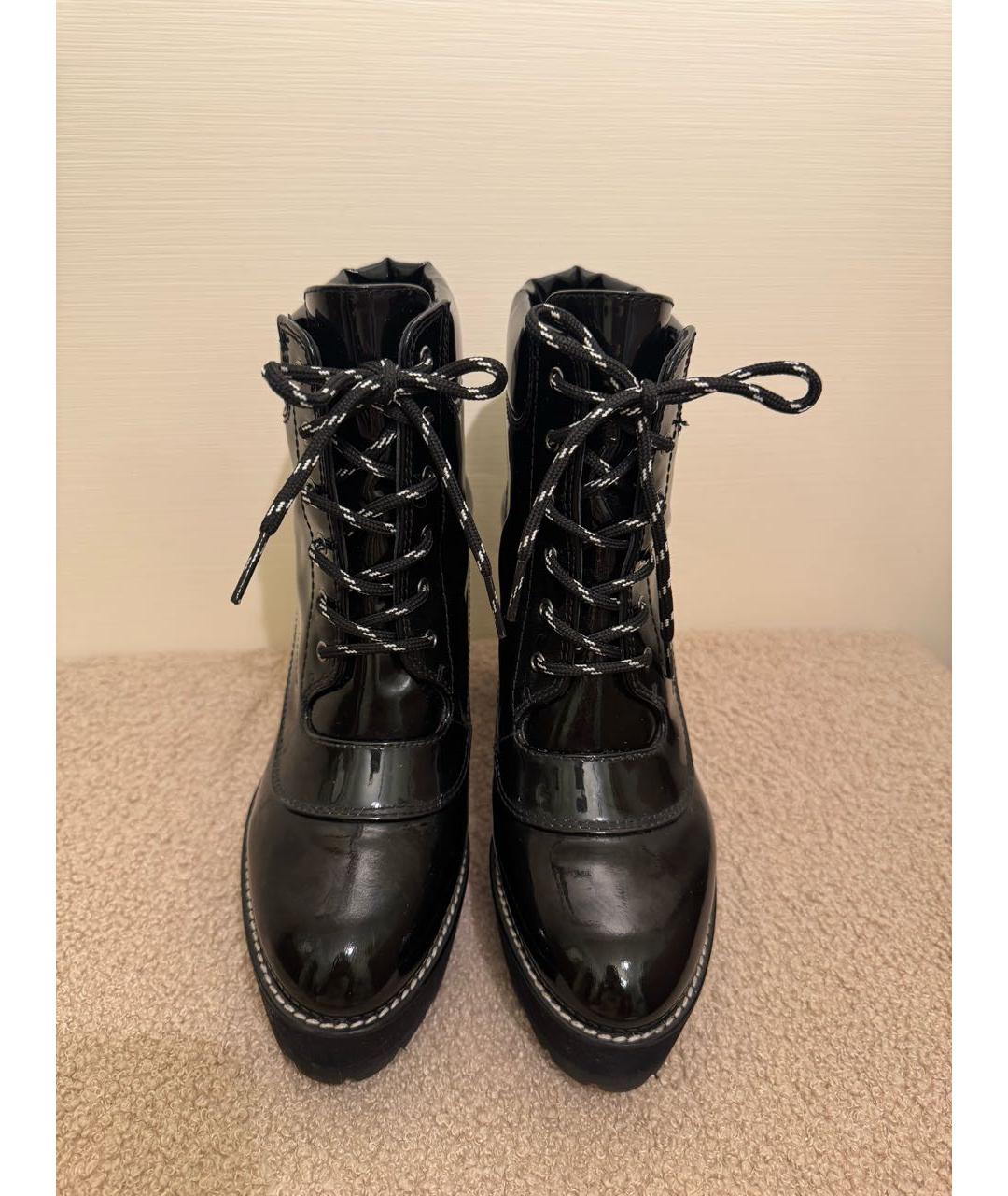 STUART WEITZMAN Черные ботильоны из лакированной кожи, фото 2