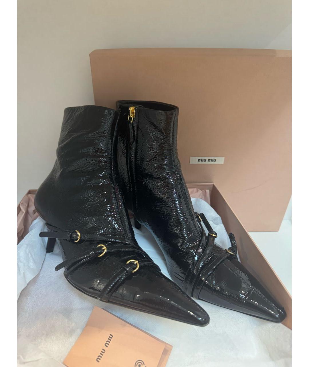 MIU MIU Черные ботильоны из лакированной кожи, фото 6