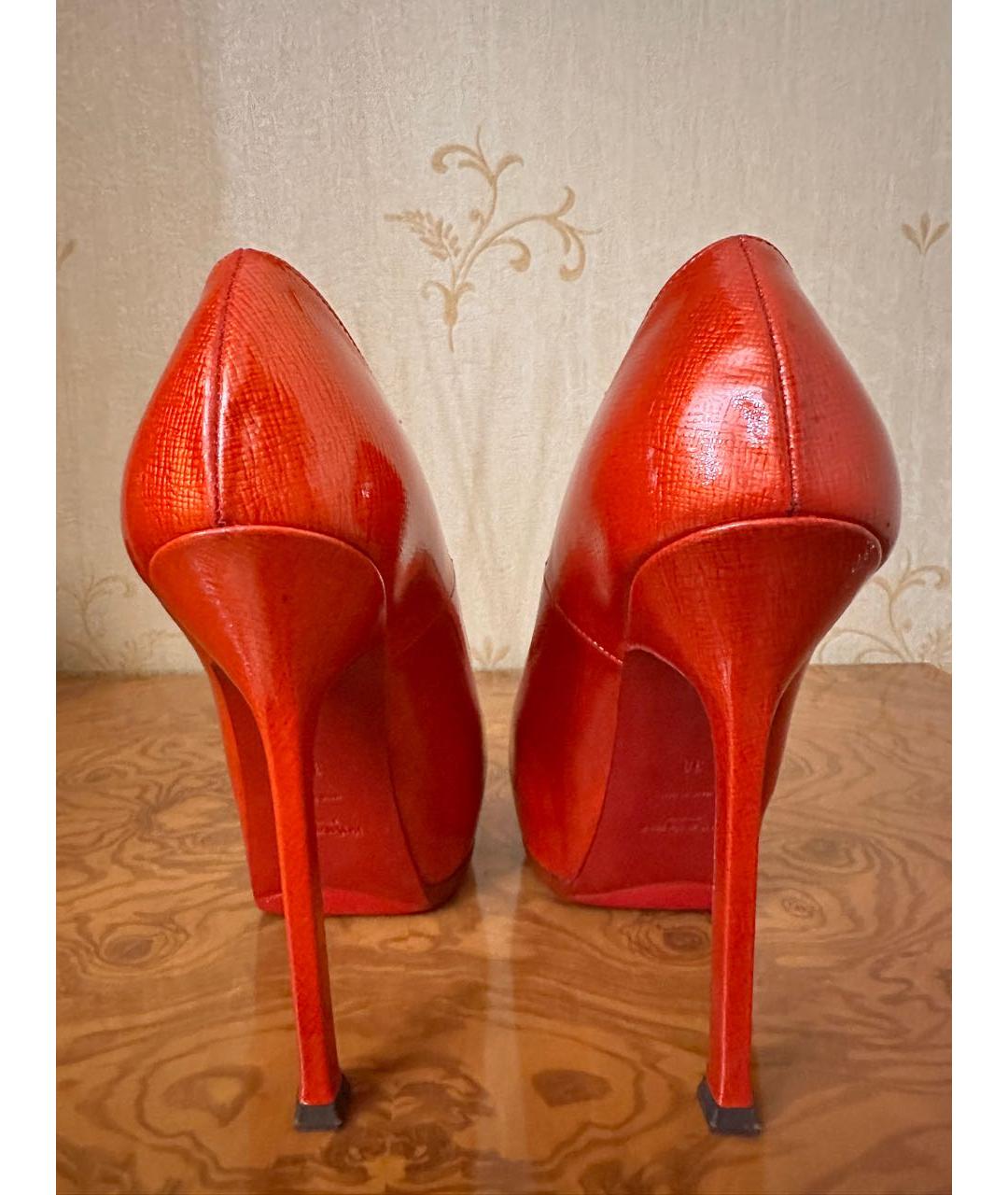 SAINT LAURENT Коралловые туфли из лакированной кожи, фото 4