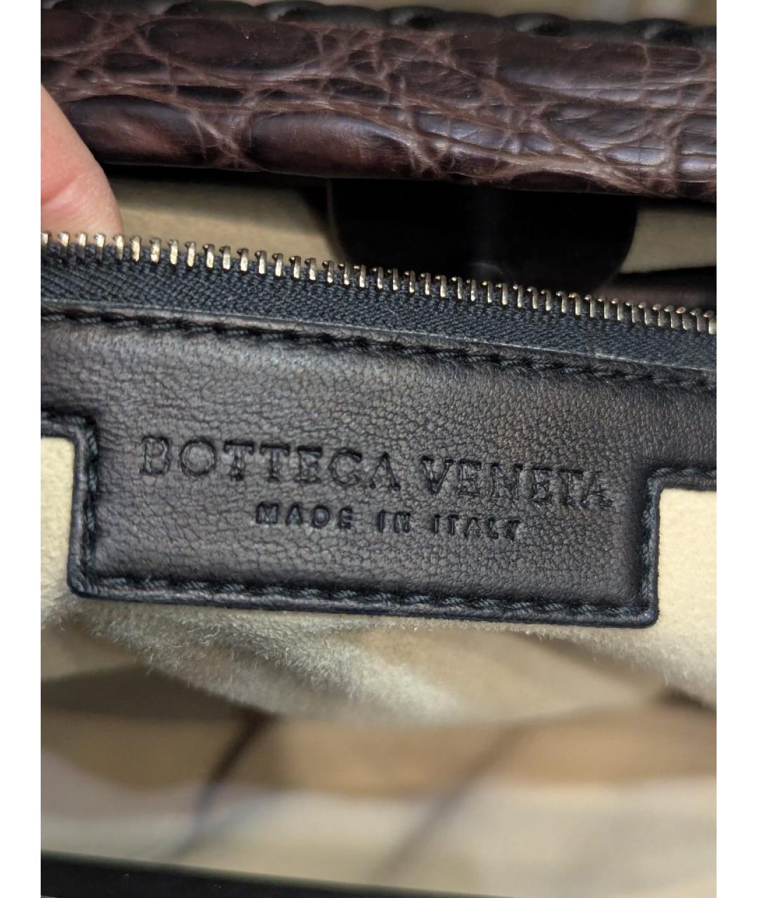 BOTTEGA VENETA Черная сумка с короткими ручками из экзотической кожи, фото 8