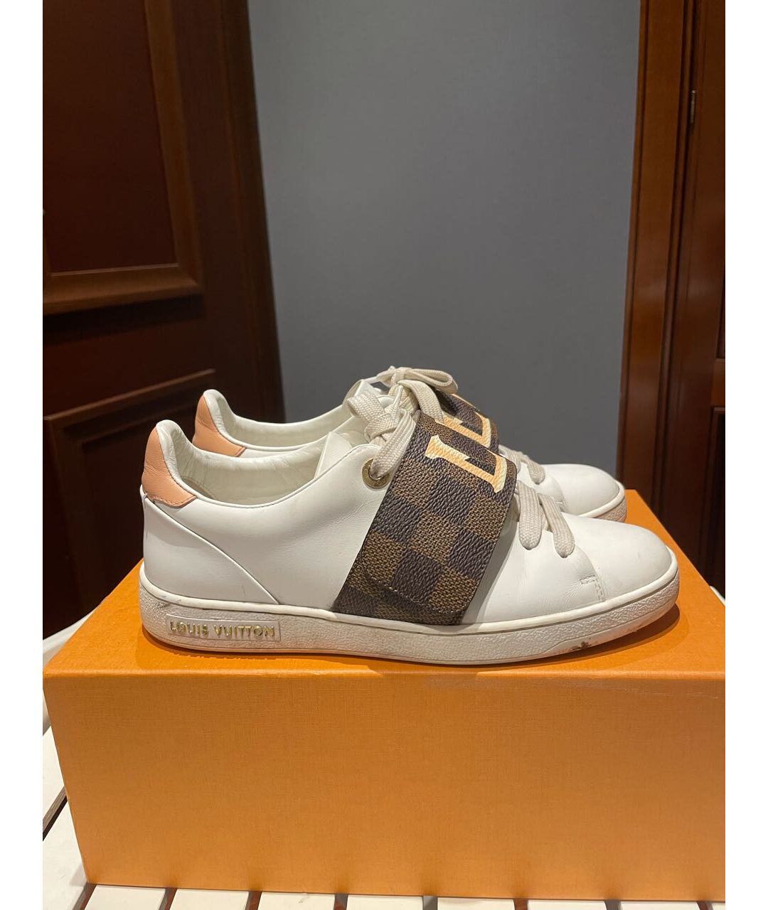 LOUIS VUITTON Белые кожаные кеды, фото 9