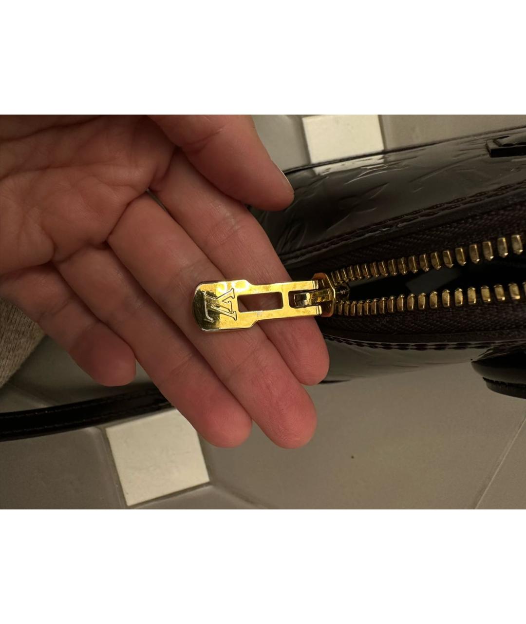 LOUIS VUITTON Бордовая сумка с короткими ручками из лакированной кожи, фото 4