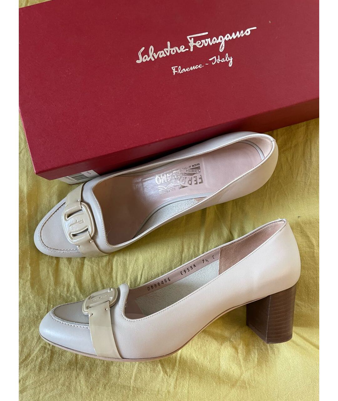 SALVATORE FERRAGAMO Бежевые кожаные туфли, фото 5