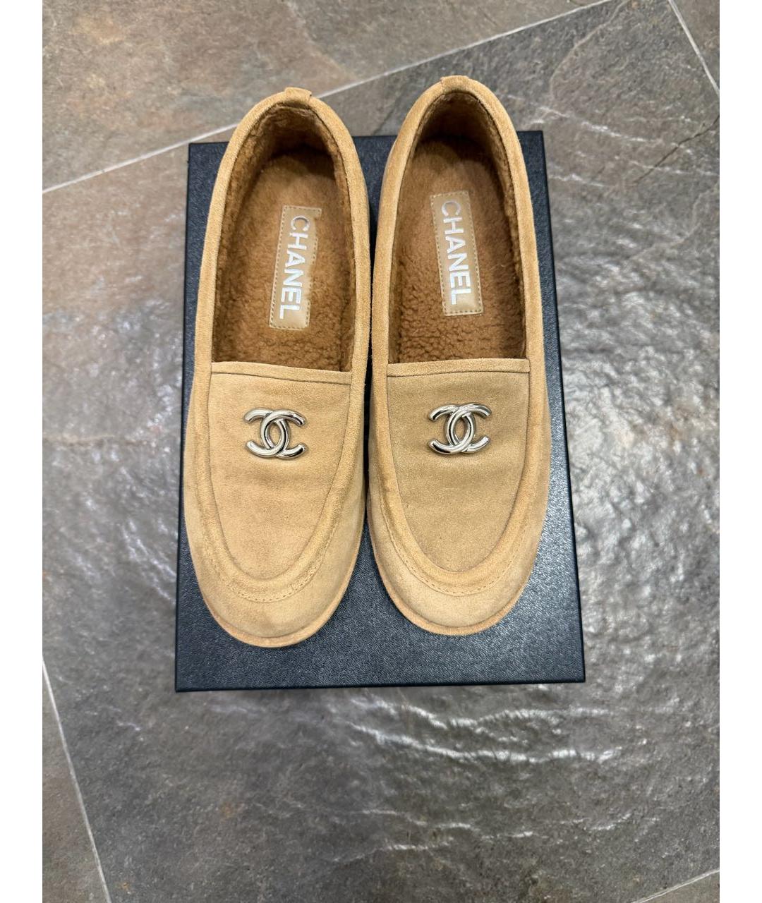CHANEL Бежевые замшевые лоферы, фото 2