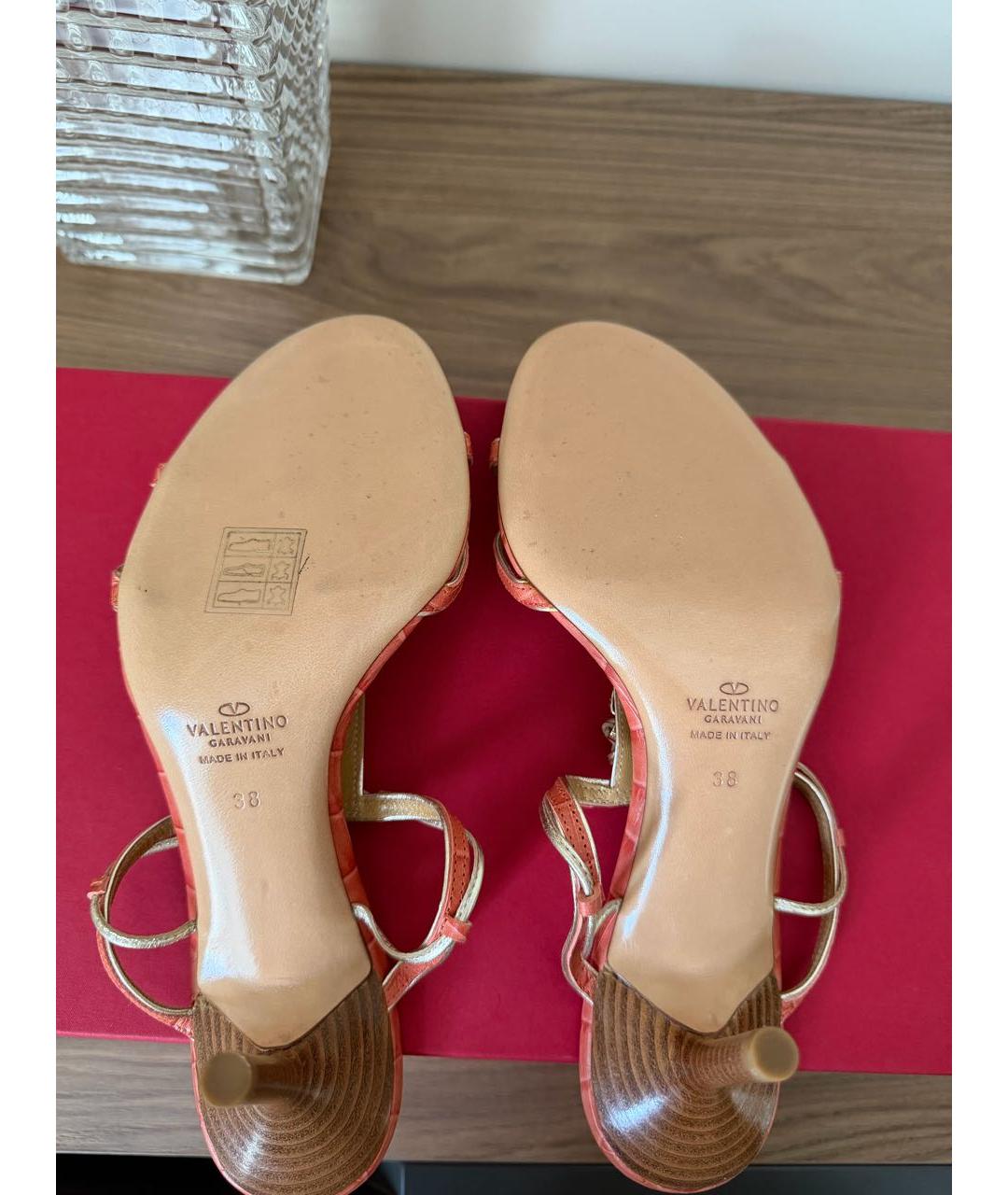 VALENTINO GARAVANI Коралловые кожаные босоножки, фото 4