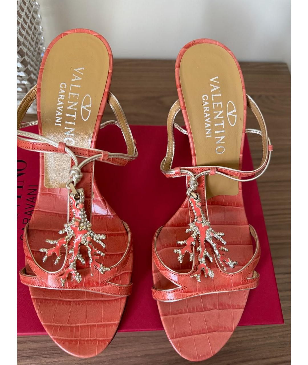 VALENTINO GARAVANI Коралловые кожаные босоножки, фото 3