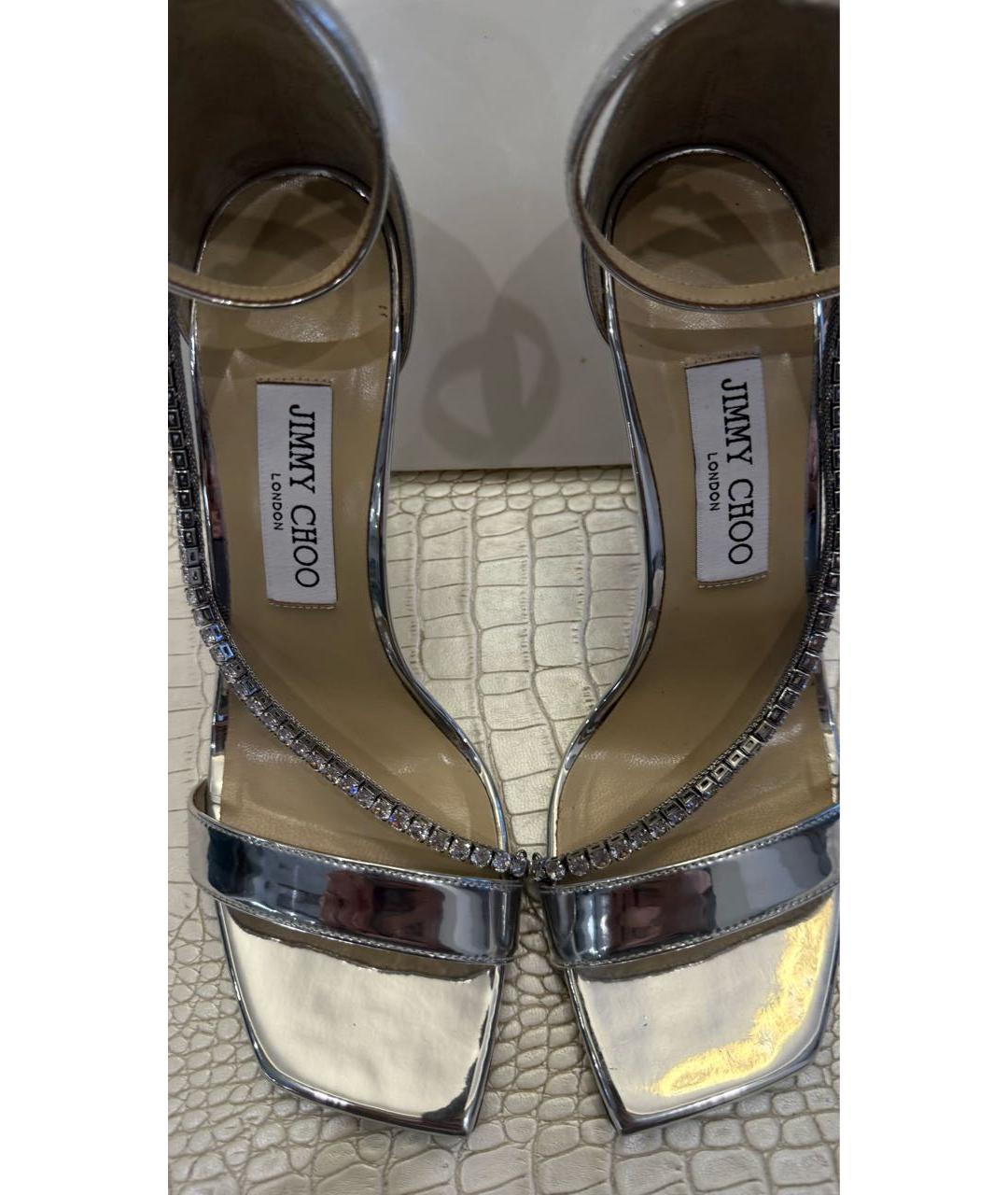 JIMMY CHOO Серебряные босоножки из лакированной кожи, фото 5