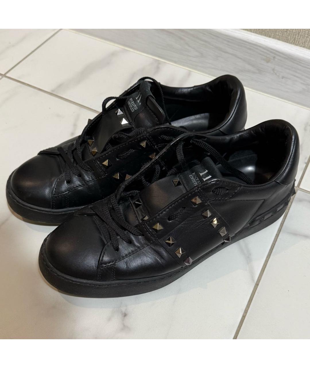 VALENTINO Черные низкие кроссовки / кеды из искусственной кожи, фото 2