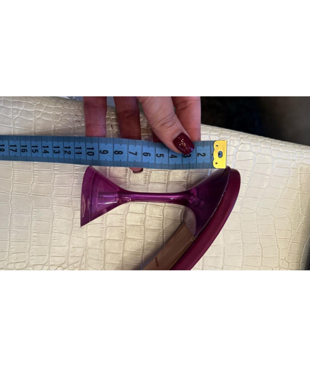 Amina Muaddi Фуксия резиновые мюли, фото 7