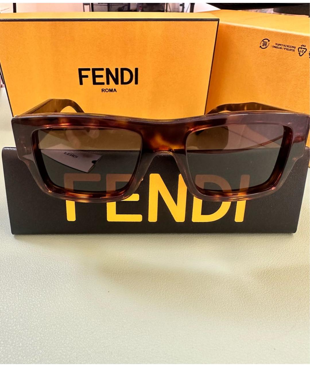 FENDI Коричневые пластиковые солнцезащитные очки, фото 3
