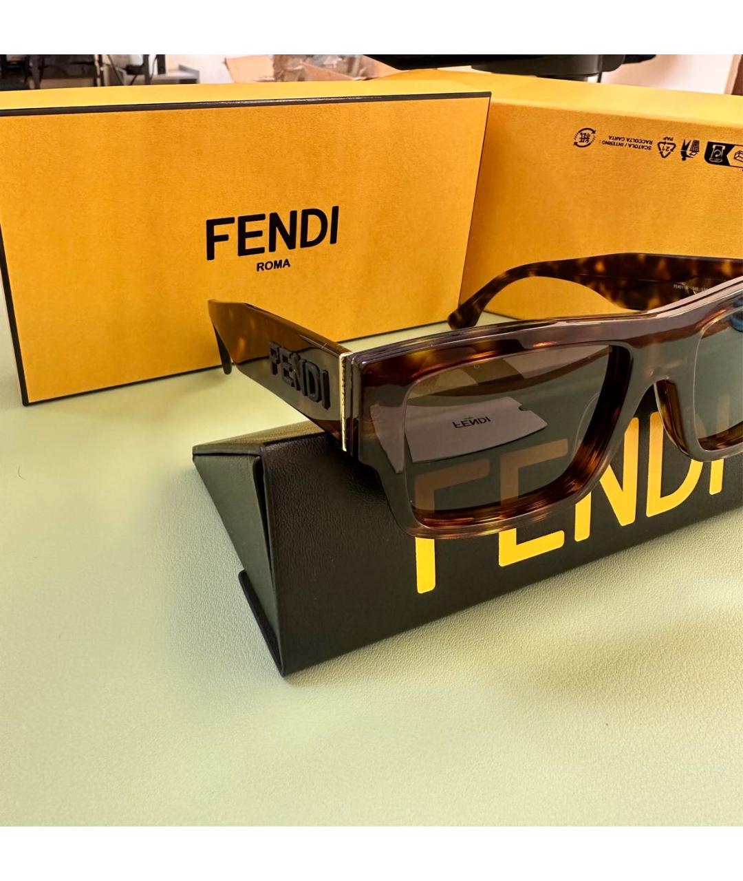 FENDI Коричневые пластиковые солнцезащитные очки, фото 2