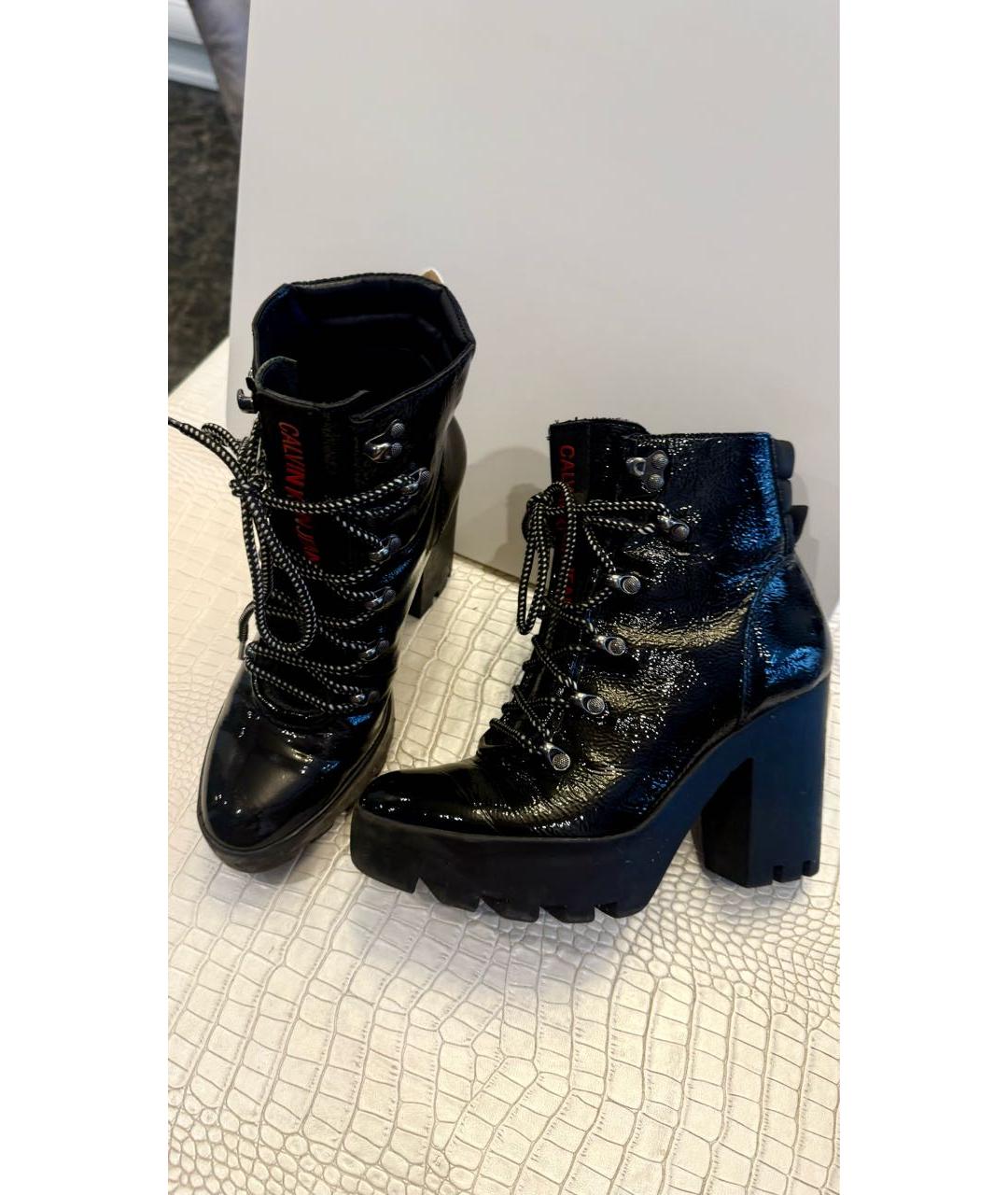 CALVIN KLEIN Черные ботильоны из лакированной кожи, фото 3