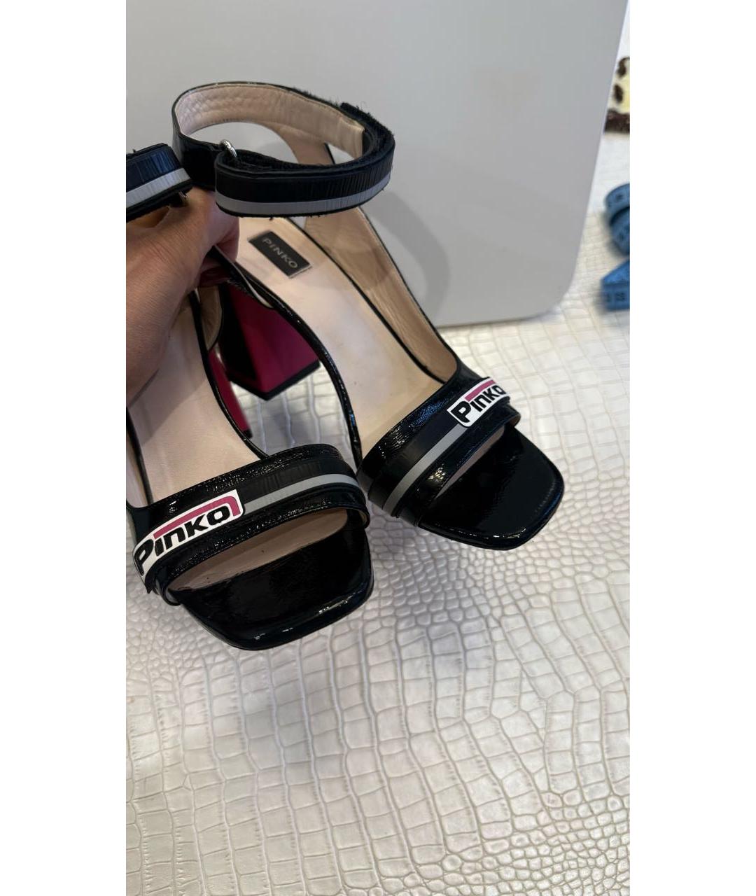 PINKO Черные босоножки из лакированной кожи, фото 6