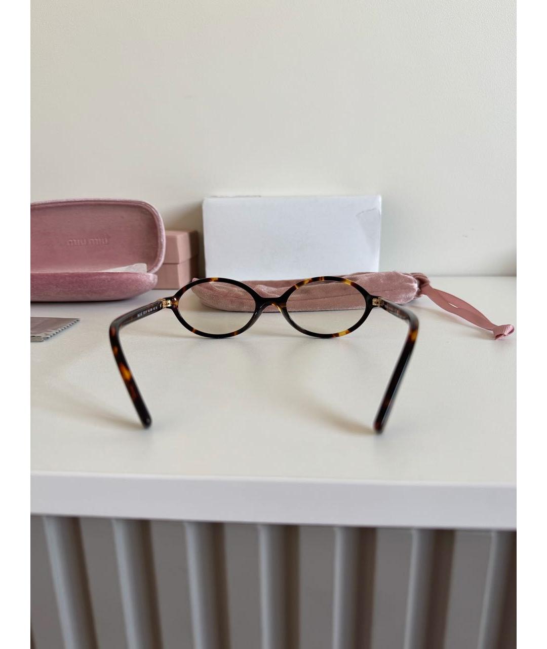 MIU MIU Коричневые пластиковые солнцезащитные очки, фото 5