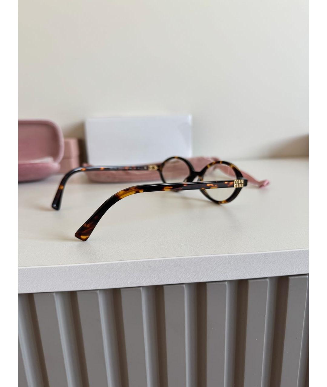 MIU MIU Коричневые пластиковые солнцезащитные очки, фото 6