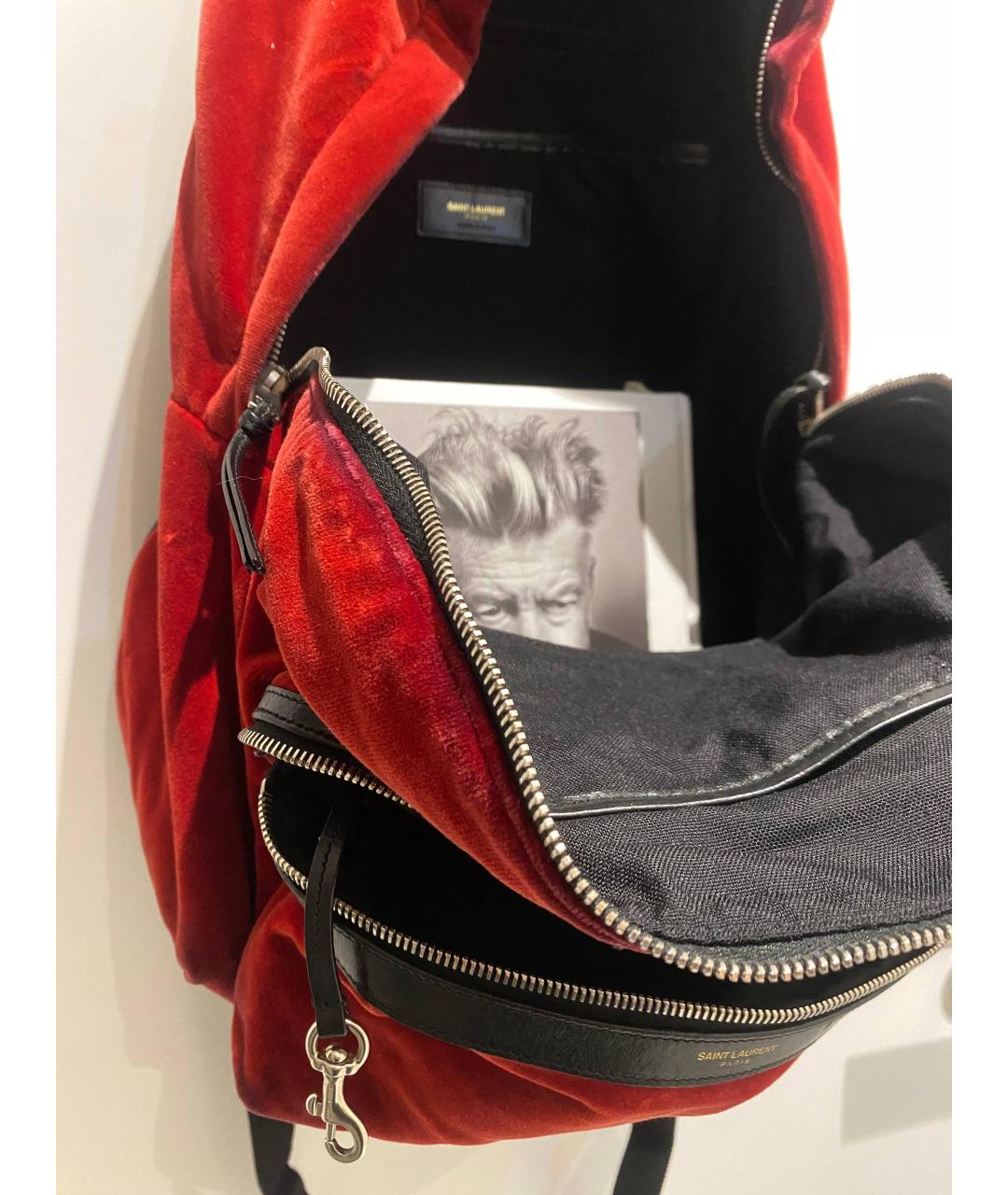 SAINT LAURENT Красный бархатный рюкзак, фото 3