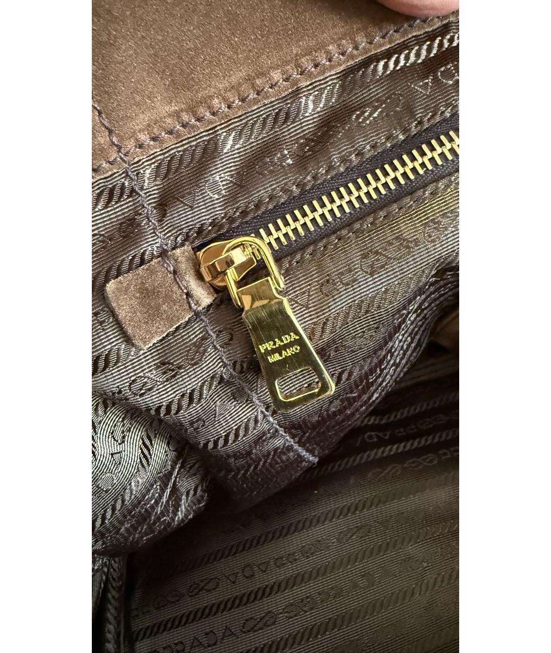 PRADA Коричневая замшевая сумка тоут, фото 7