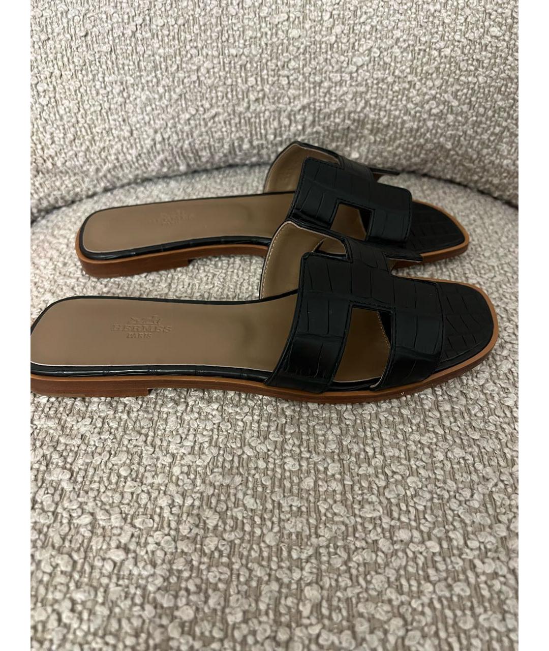 HERMES Черные шлепанцы из экзотической кожи, фото 5