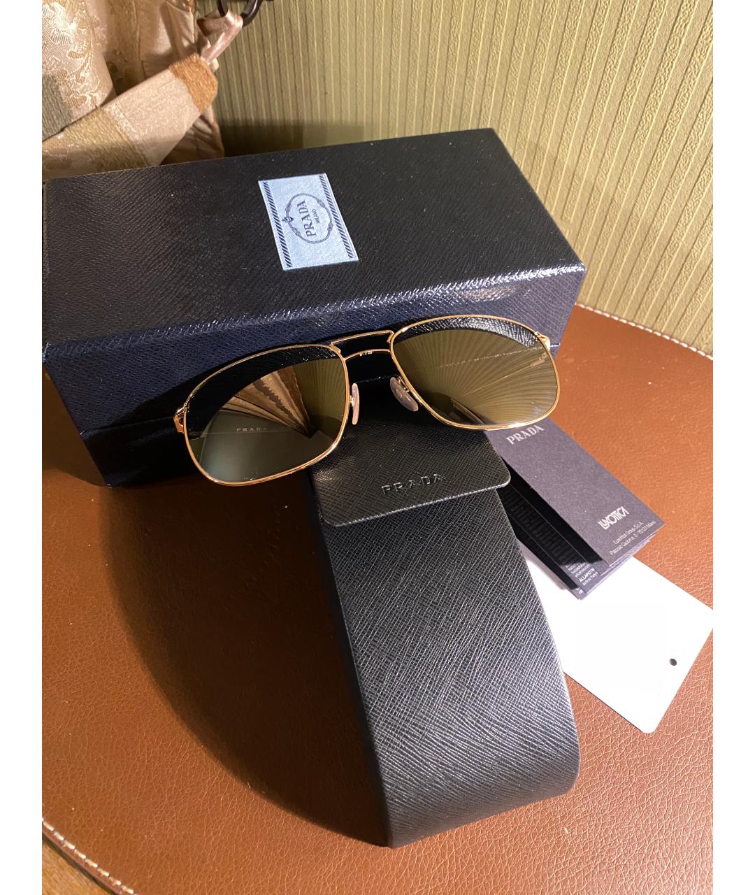 PRADA Золотые металлические солнцезащитные очки, фото 3