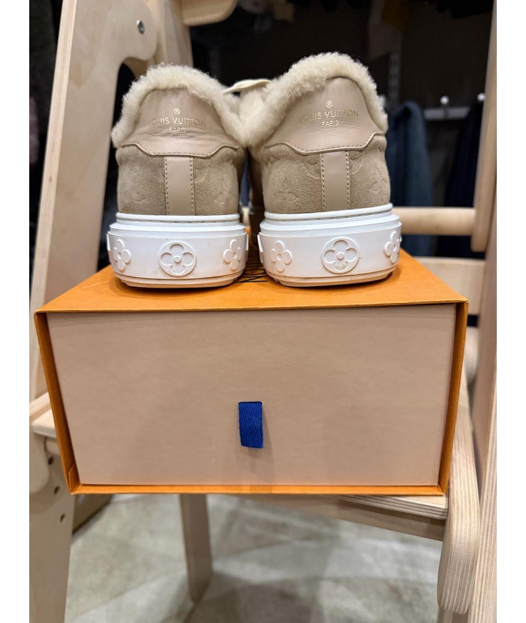 LOUIS VUITTON Бежевые замшевые кроссовки, фото 3