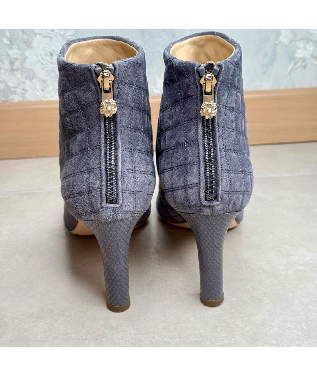 CHANEL Серые замшевые ботильоны, фото 4