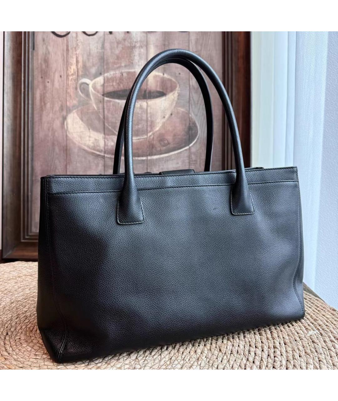 CHANEL Черная кожаная сумка с короткими ручками, фото 2