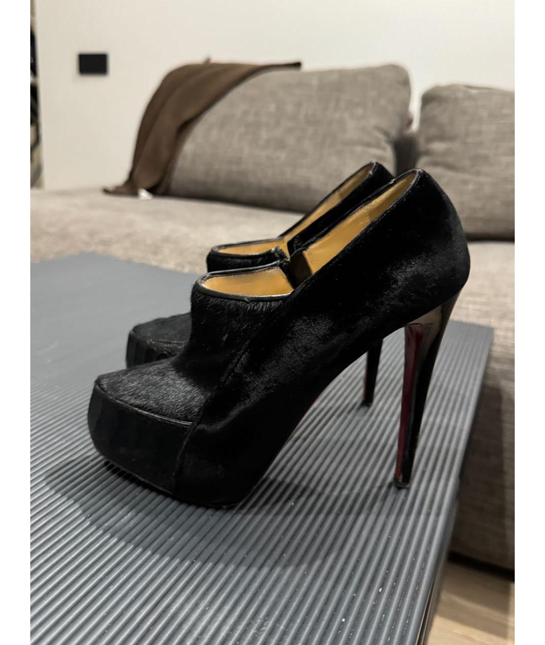 CHRISTIAN LOUBOUTIN Черные бархатные ботильоны, фото 5