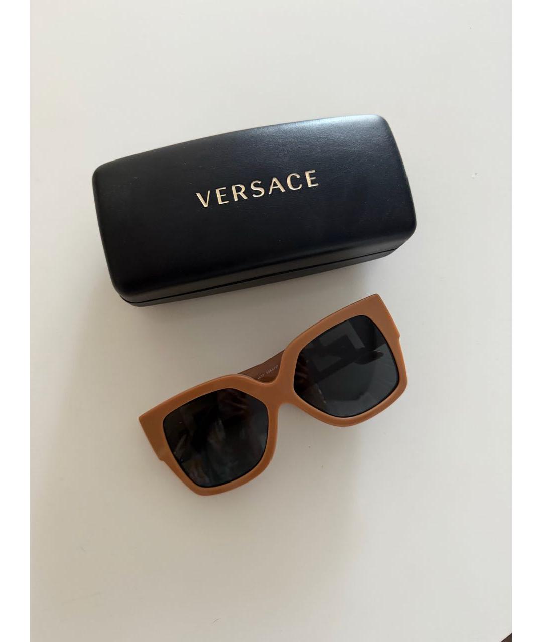 VERSACE Бежевые пластиковые солнцезащитные очки, фото 4