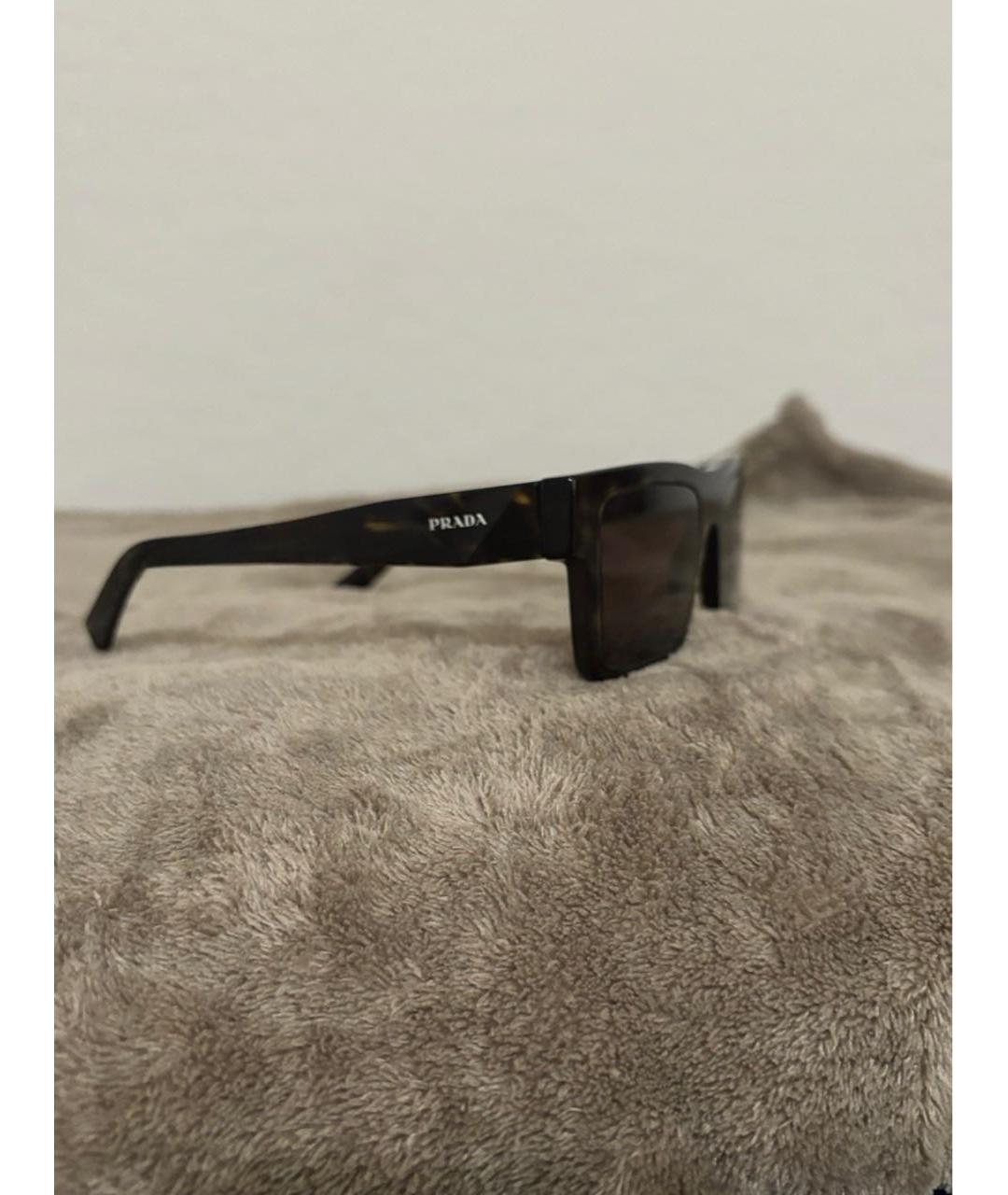 PRADA Коричневые пластиковые солнцезащитные очки, фото 2