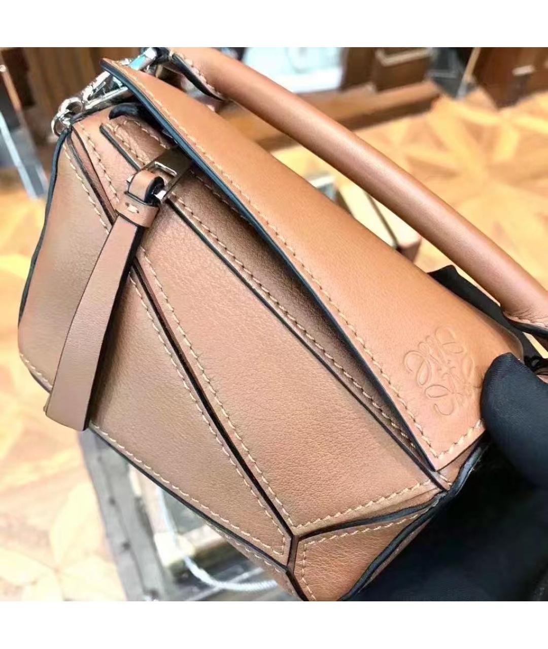 LOEWE Бежевая кожаная сумка с короткими ручками, фото 3